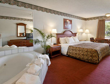 Days Inn By Wyndham Hampton Room photo