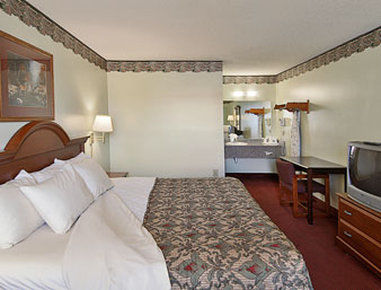 Days Inn By Wyndham Hampton Room photo